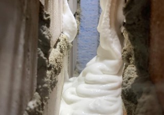 Energielabels verbeteren door de smalle spouw te isoleren met Airofill® supreme insulation
