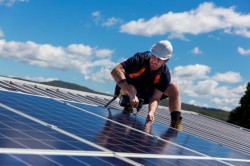 Zonnepanelen: verduurzaming woningbezit van woningcorporaties 