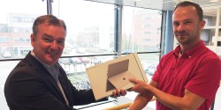 Mozaïek Wonen bezoekt NEH stands op het CorporatiePlein en wint Surface Pro 4