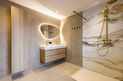 Walldesign en waterdicht tegelwerk systeem voor een blijvend waterdichte, stijlvolle badkamer